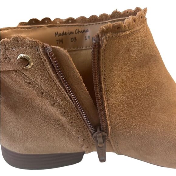 Jack Rogers Charlotte Tan Suede Side Zip Scallop Detail Ankle Booties Size 7 - Picture 6 of 12